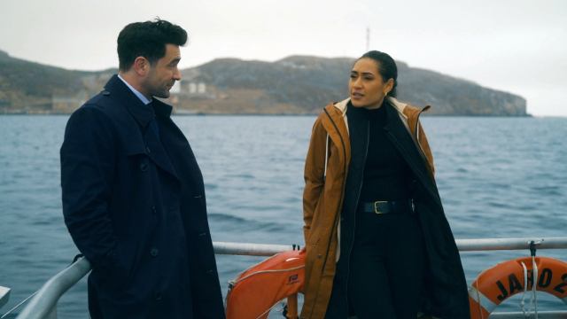 Click to watch 'Queen Bee' (popup) Saint-Pierre